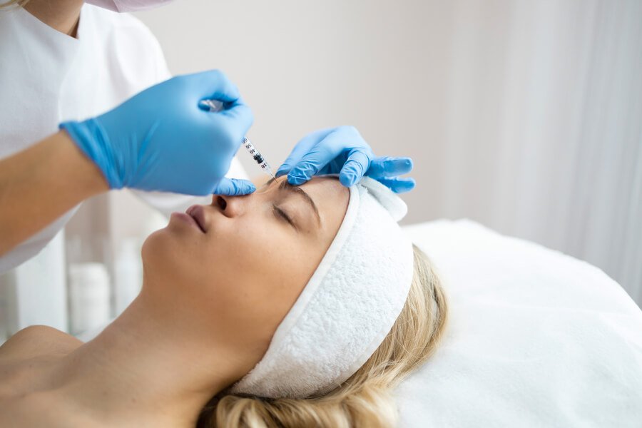 ¿Dónde ofrecen Radiesse con atención personalizada y resultados naturales en Medellín?