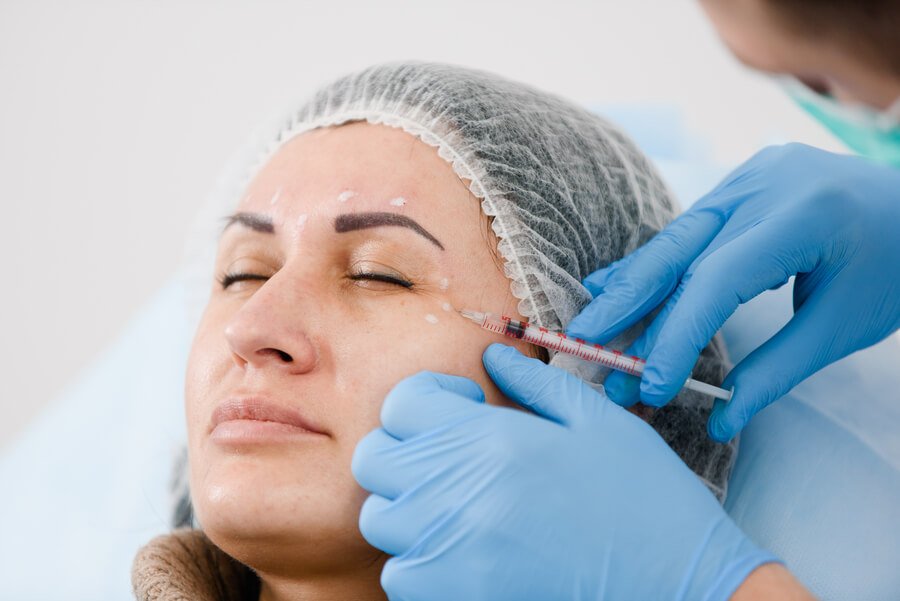 ¿Radiesse o Radiesse con lidocaína? Beneficios y clínicas que usan lidocaína
