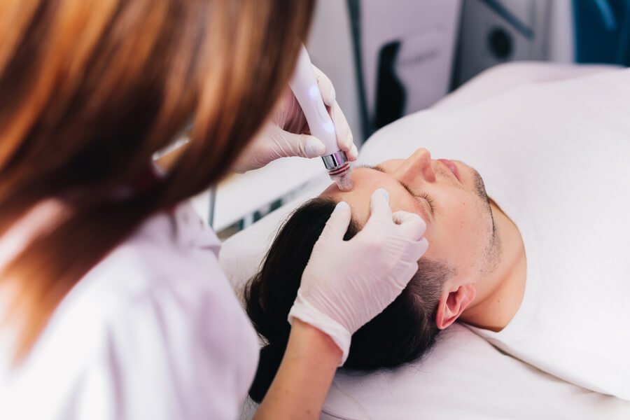 ¿Dónde puedo reservar una cita para perfilado mandibular con ácido hialurónico en Medellín?