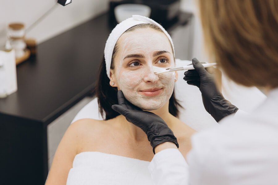 Skin Booster vs rellenos dérmicos: ¿cuál elegir para rejuvenecer la piel?