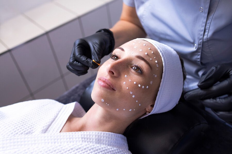 ¿Cuál es el Skin Booster más recomendado para piel grasa en Colombia?