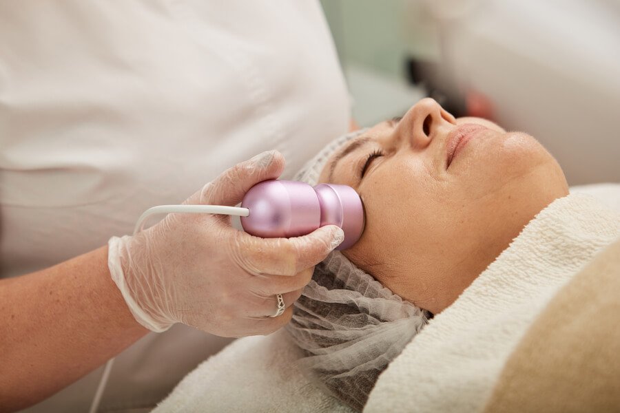 ¿Cuál es la diferencia entre Skin Booster y botox para rejuvenecer la piel?