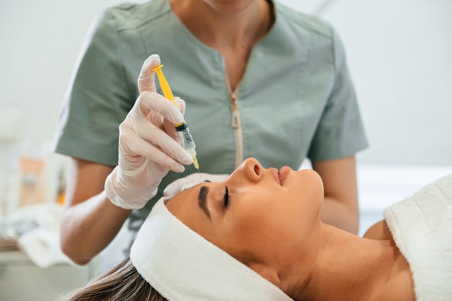 ¿Cuáles son las clínicas mejor valoradas para perfilado mandibular con ácido hialurónico en Medellín?