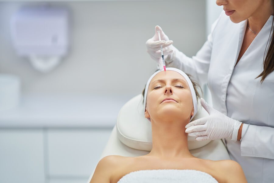 ¿Dónde encontrar perfilado mandibular con ácido hialurónico con resultados duraderos en Colombia?