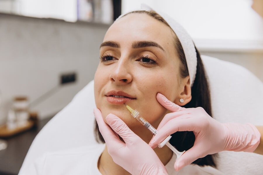 ¿Dónde ofrecen sesiones de Skin Booster con especialistas certificados cerca de Medellín?