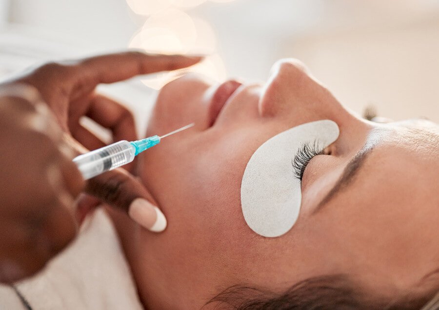 ¿Es más efectivo un Skin Booster en gel o en inyección para piel seca?