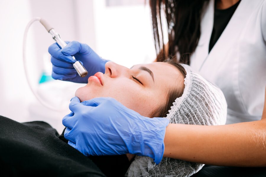 ¿Perfilado mandibular con ácido hialurónico con atención personalizada en clínicas colombianas?