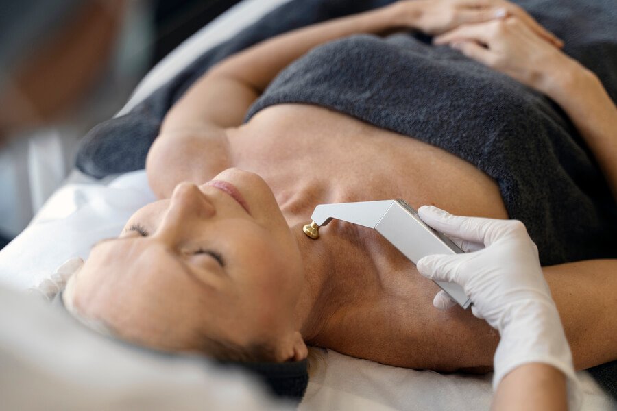 ¿Qué clínica en Colombia tiene mejores reseñas para tratamientos de Skin Booster?