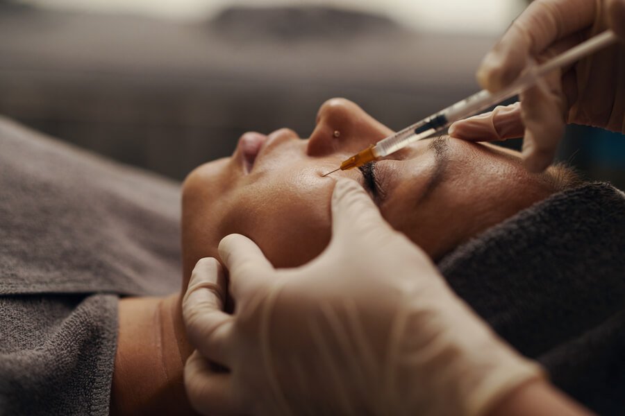 ¿Me recomiendan un Skin Booster que también ayude con la flacidez facial?